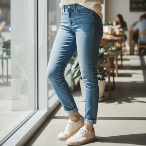 Signature by Levi Strauss Women's Light Blue Jeans